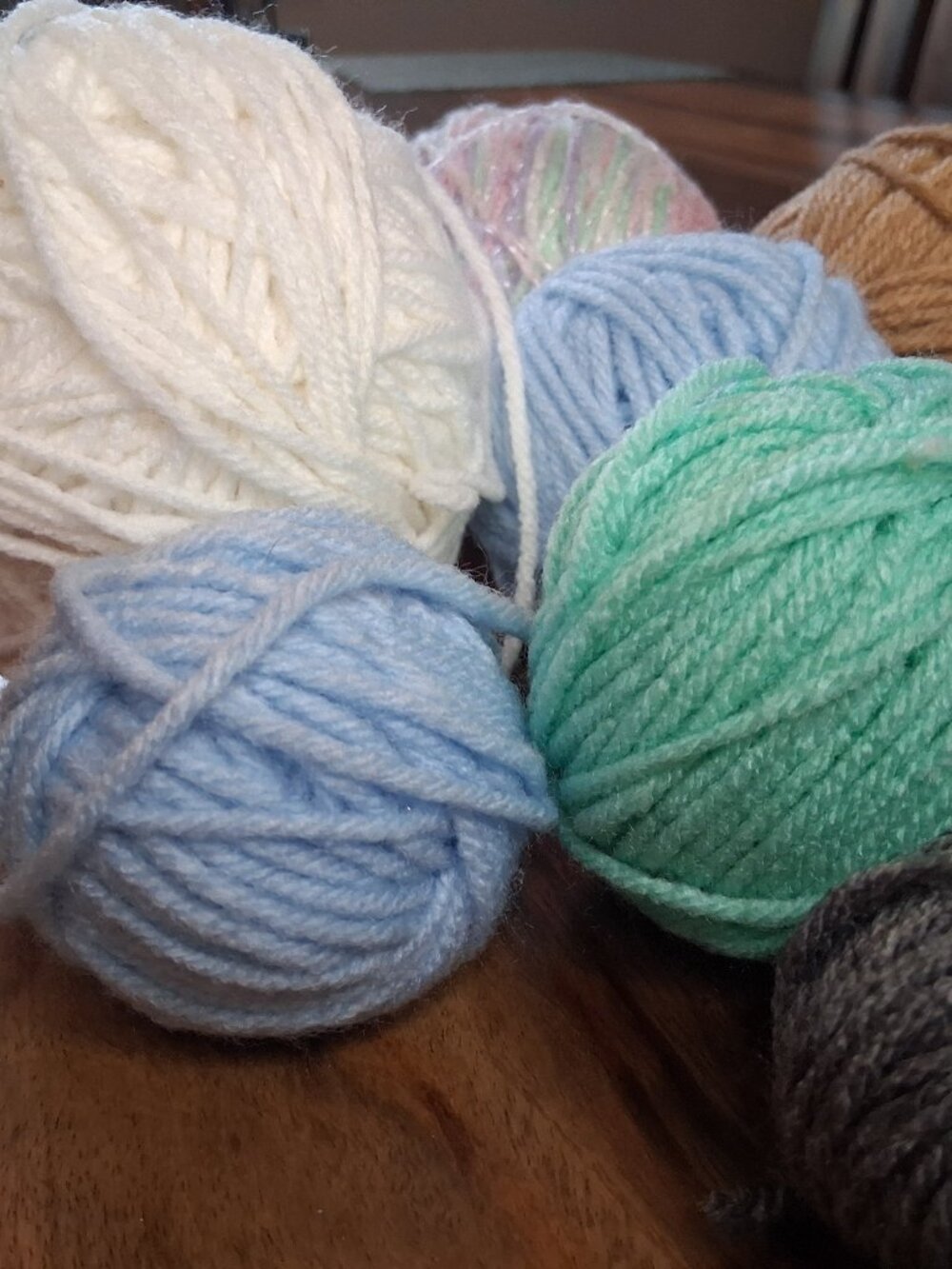 Assorted Yarn Lot 9 Balls Pastels Shimmer Neutrals Craft De-Stash - Picture 4 of 6